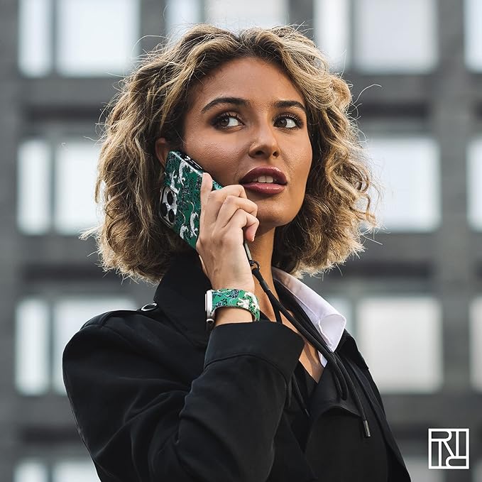Husa Originala Richmond & Finch Iphone 11 -Green Leopard - 1 | YEO